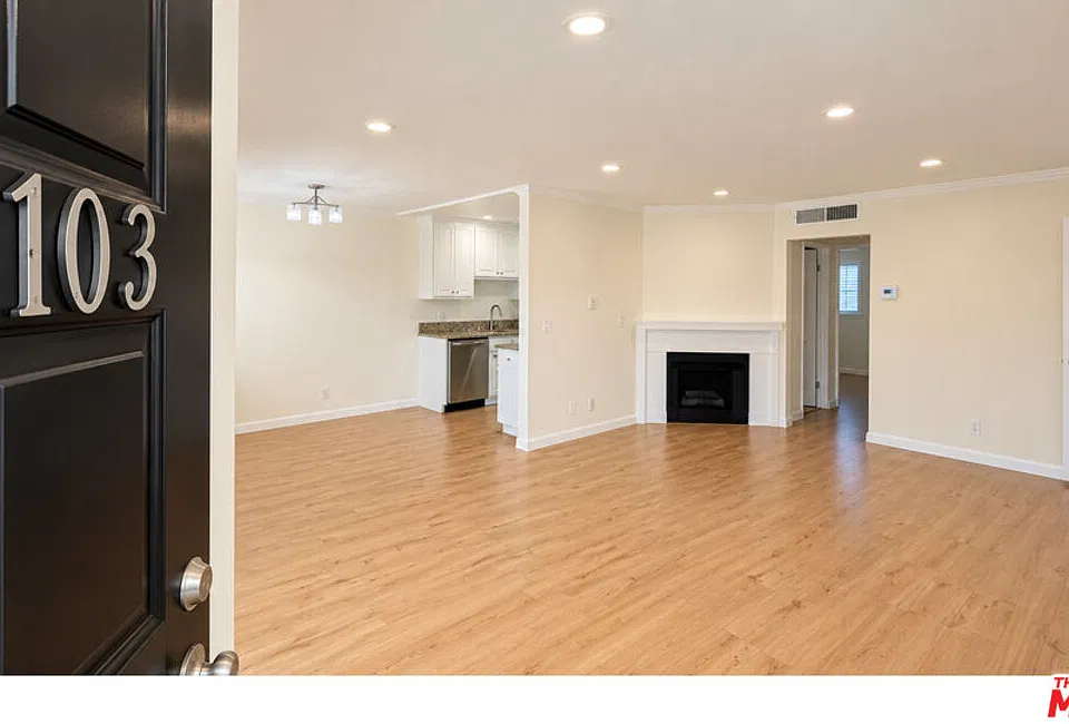 15141 Burbank Blvd #103