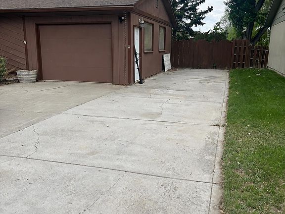 4th image of 526 16th Ave E