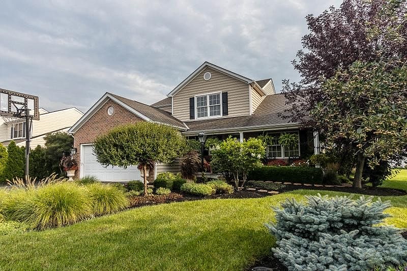 1st image of 1681 Boxwood Dr