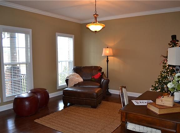 3rd image of 132 Roanoke Sta