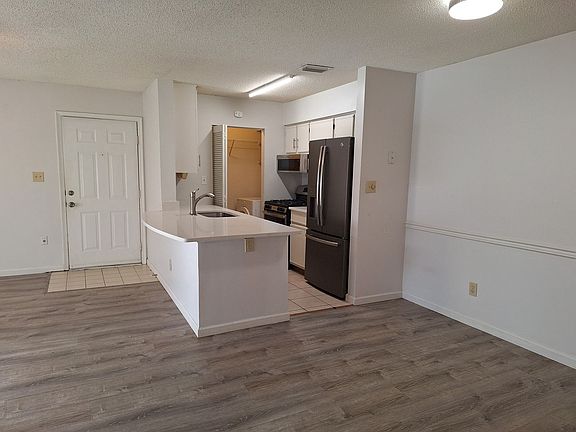 4th image of 12851 Daybreak Cir