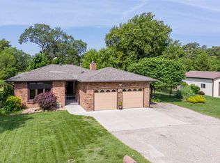 335 Arbor View Dr, Belle Plaine, KS 67013