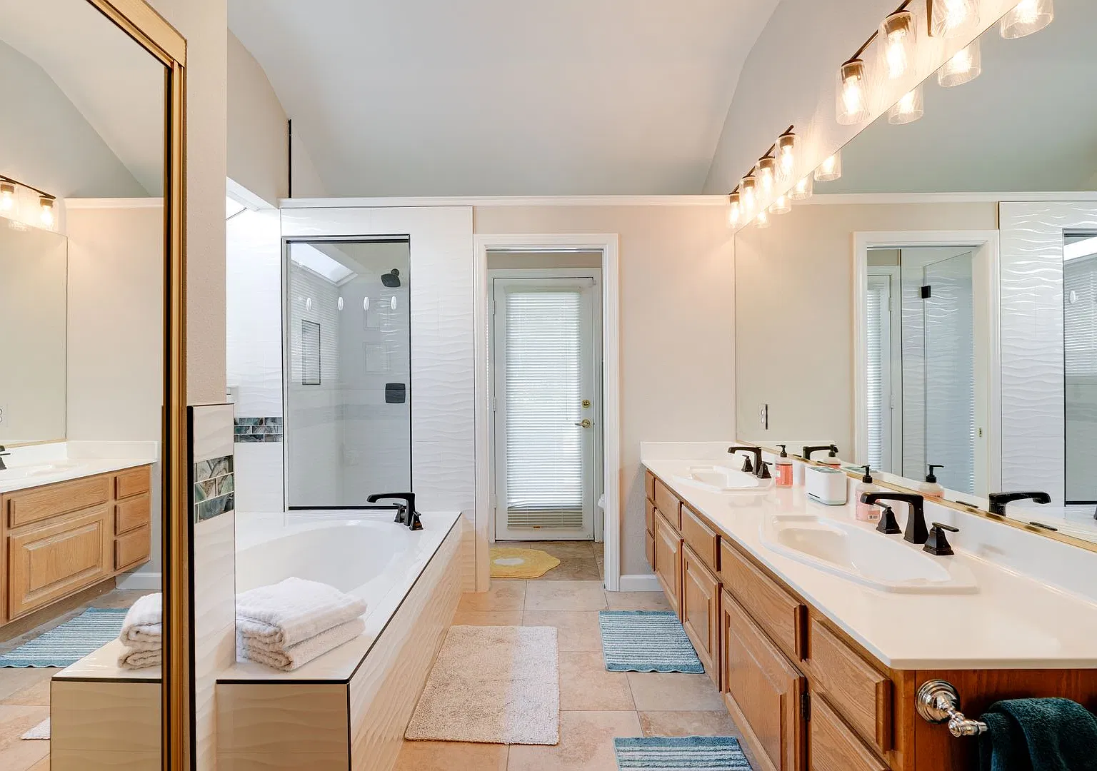 Fully Furnished Single-Story with Private Hot Tub Retreat & 3-Car Garage! — Photo 4