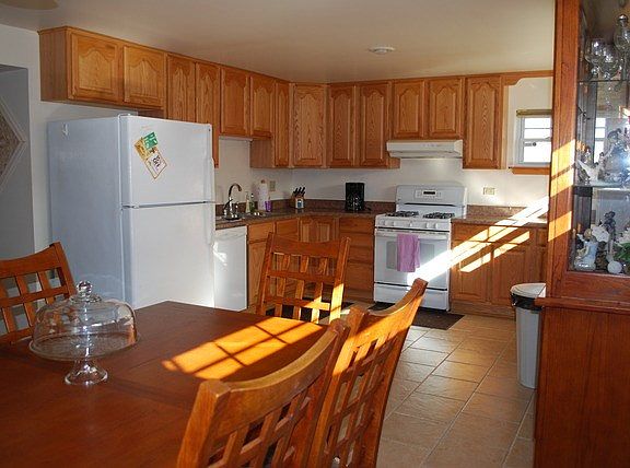 2nd image of 290 Chappel Ave