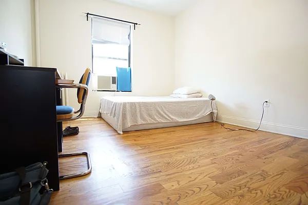 Rented by Mdays Realty | media 30