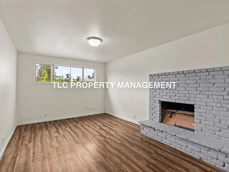 4669-4671 Barger Dr — Photo 21
