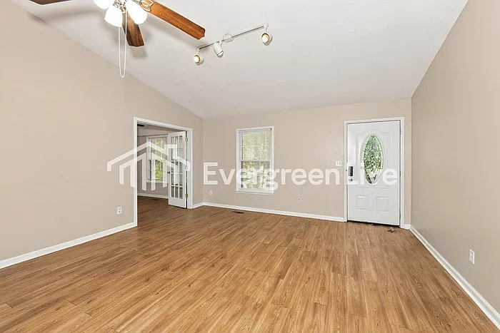 3 bed, 2.0 bath, 1352 sqft, $1,595 — Photo 4