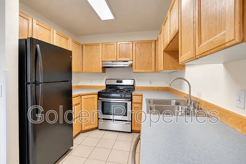 2 bed, 1.5 bath, 900 sqft, $1,695 — Photo 2