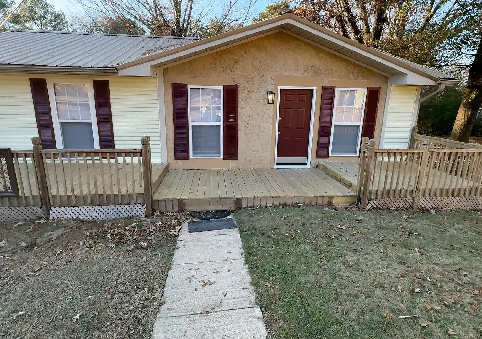 3 bed, 1.5 bath, 990 sqft, $1,400 — Photo 1