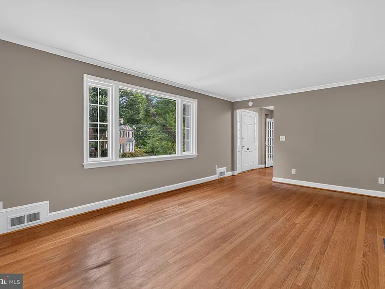 7215 Rollingwood Dr — Photo 6