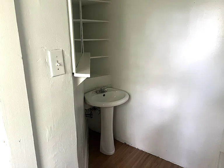 516 E 22nd St #2 — Photo 10