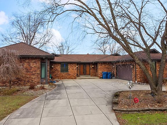 2nd image of 3144 Lakeside Dr