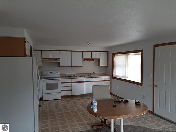 4th image of 829 Newman St