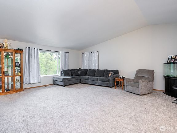 4th image of 415 Mckee Road