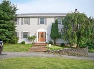 5 Stacey Dr, Annandale, NJ 08801