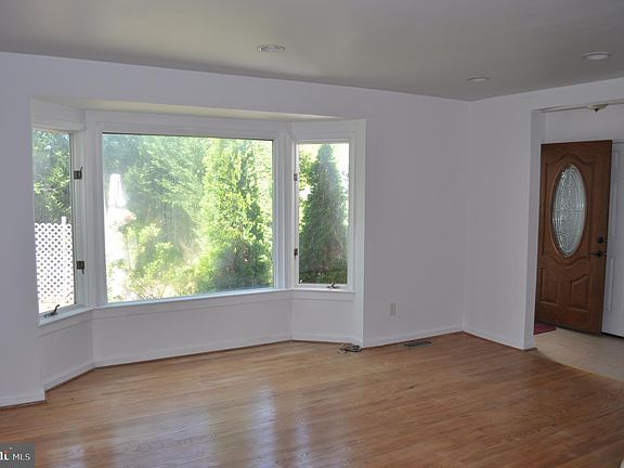 5th image of 6000 Greentree Rd