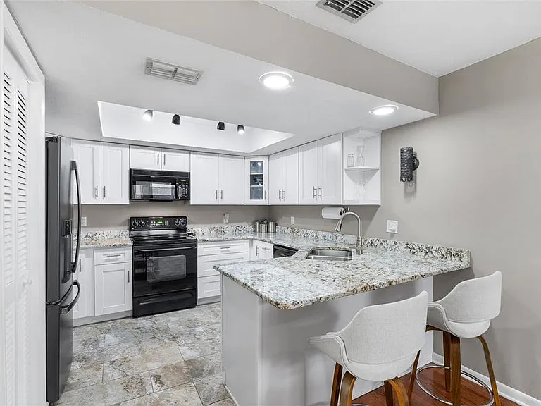 11520 Galleria Dr — Photo 10