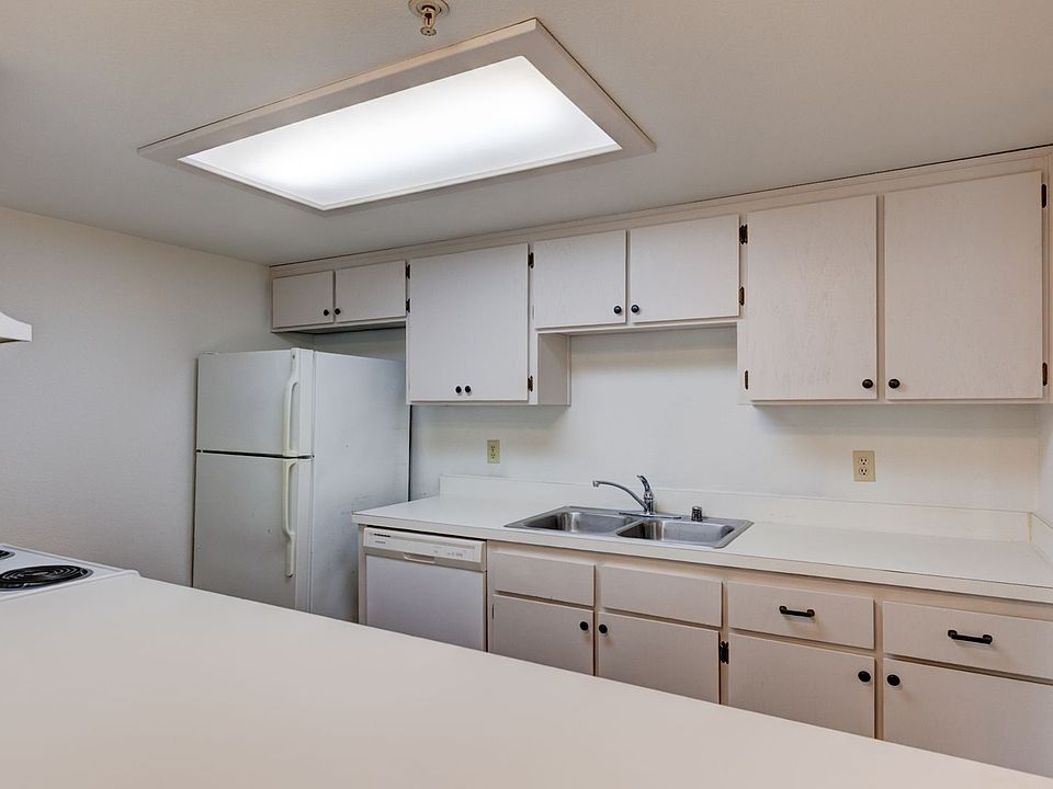 1st image of 1235 SE 4th Ave APT 105