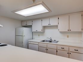M1595: 1235 SE 4th Ave, 105
