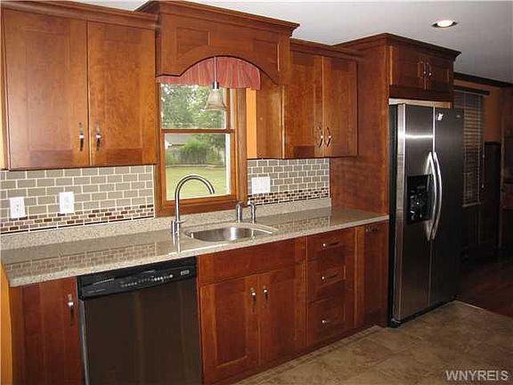 2nd image of 1072 Sheree Dr