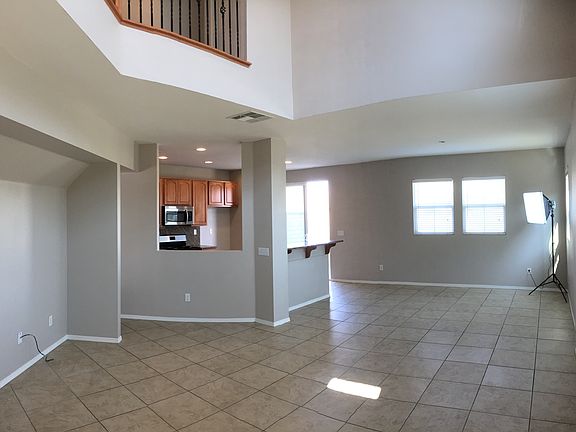 3rd image of 29346 Dakota Dr