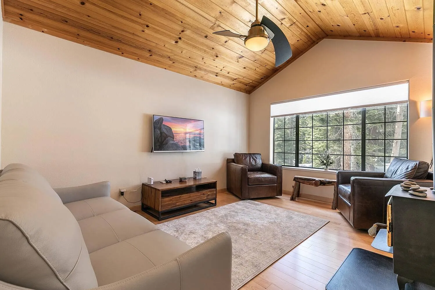 3 bed, 2.5 bath, 1702 sqft, $6,000 — Photo 3