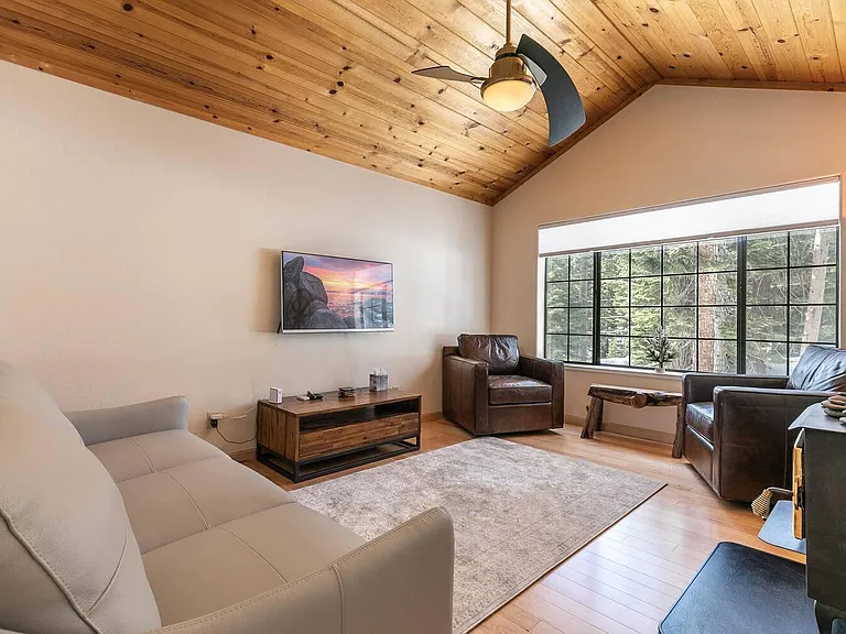 15681 Northwoods Blvd — Photo 3