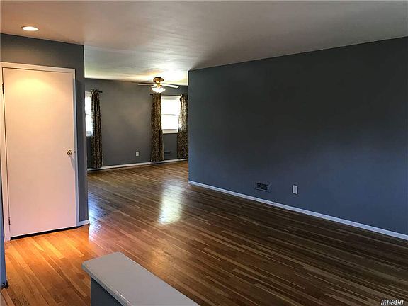 3rd image of 16 Beaumont Dr