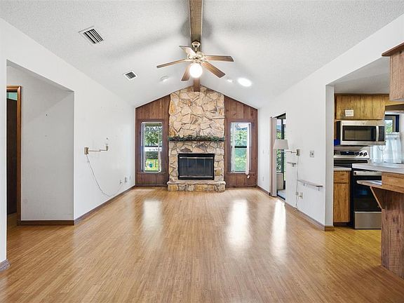 3rd image of 4 Redbay Ct E