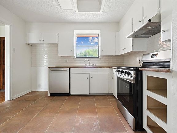 4th image of 1718 Kabel Dr