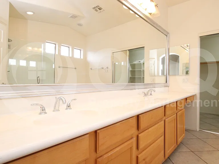 2450 E Darrel Rd — Photo 24