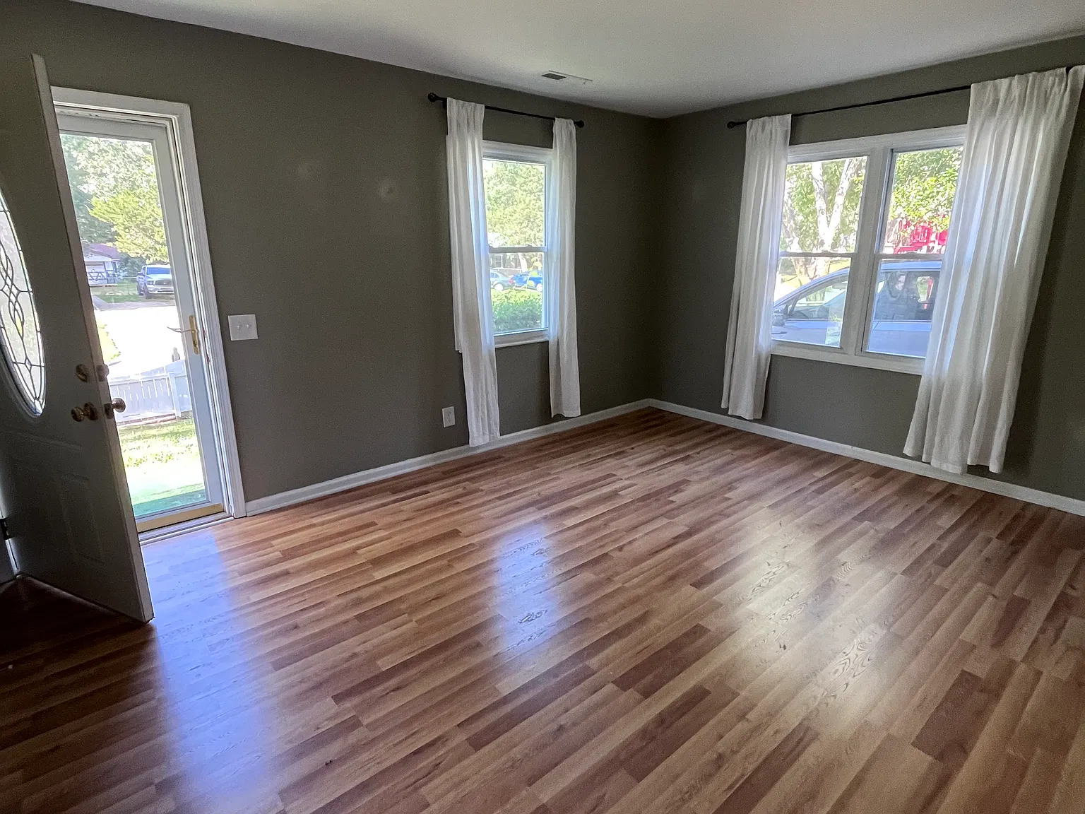 4 bed, 1.5 bath, 1353 sqft, $2,200 — Photo 3