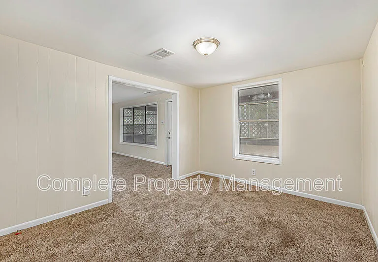 18 Center St — Photo 8