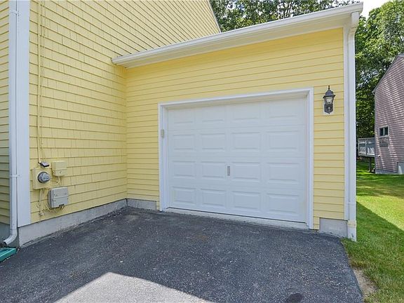 3rd image of 14 Ivy Hollow Ct