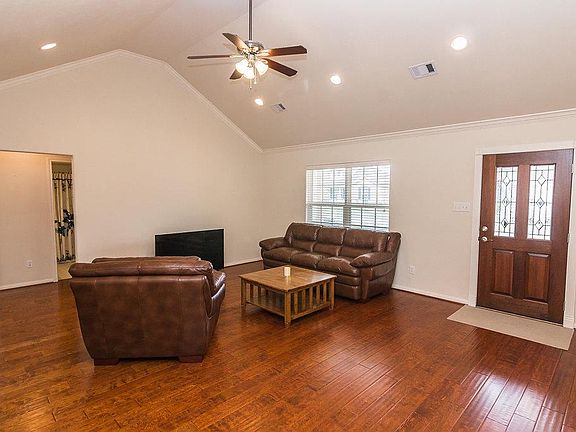 4th image of 215 E Lantana Cir