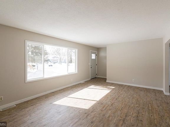 4th image of 701 114th Ln NE