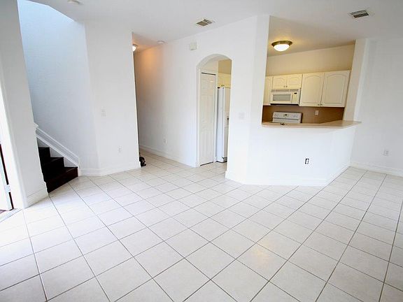 5th image of 11469 NW 77th St