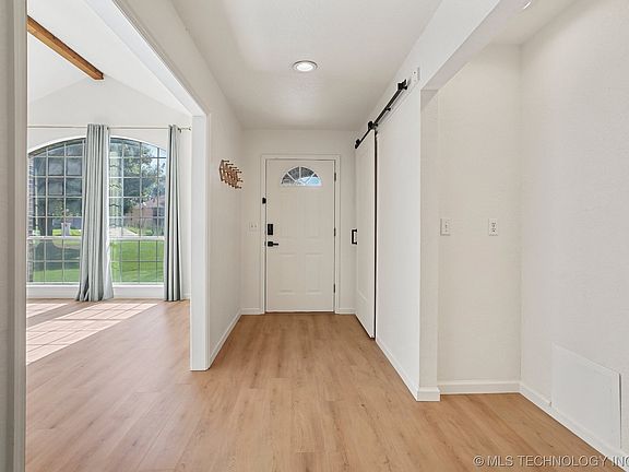 5th image of 11302 S Nandina Ave