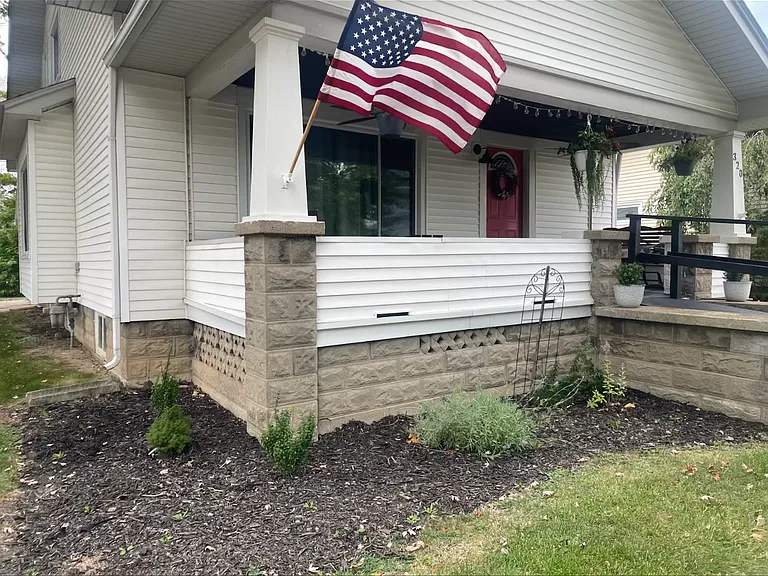 320 Wilson Ave — Photo 2