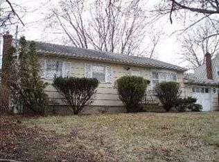 1031 5th St, West Babylon, NY 11704