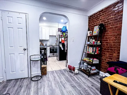 Rented by Gravity Real Estate Advisors | media 38