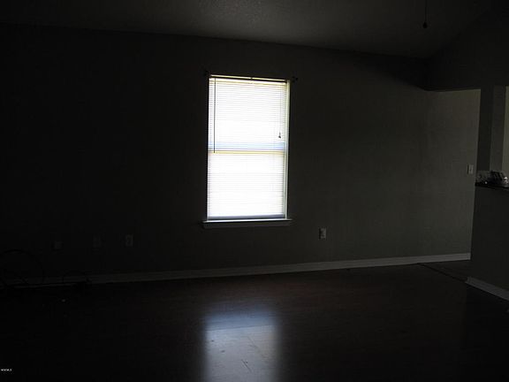 3rd image of 706 Dupont Ave