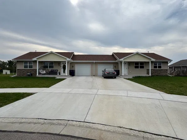 1049-1051 Fir Ct, Janesville, WI 53546