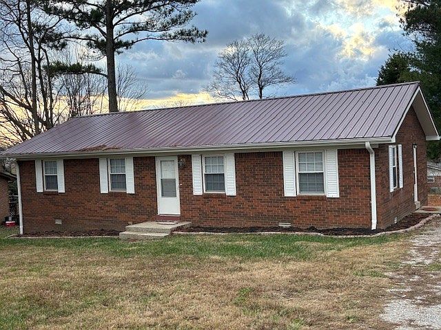 1st image of 102 Lynn Ct