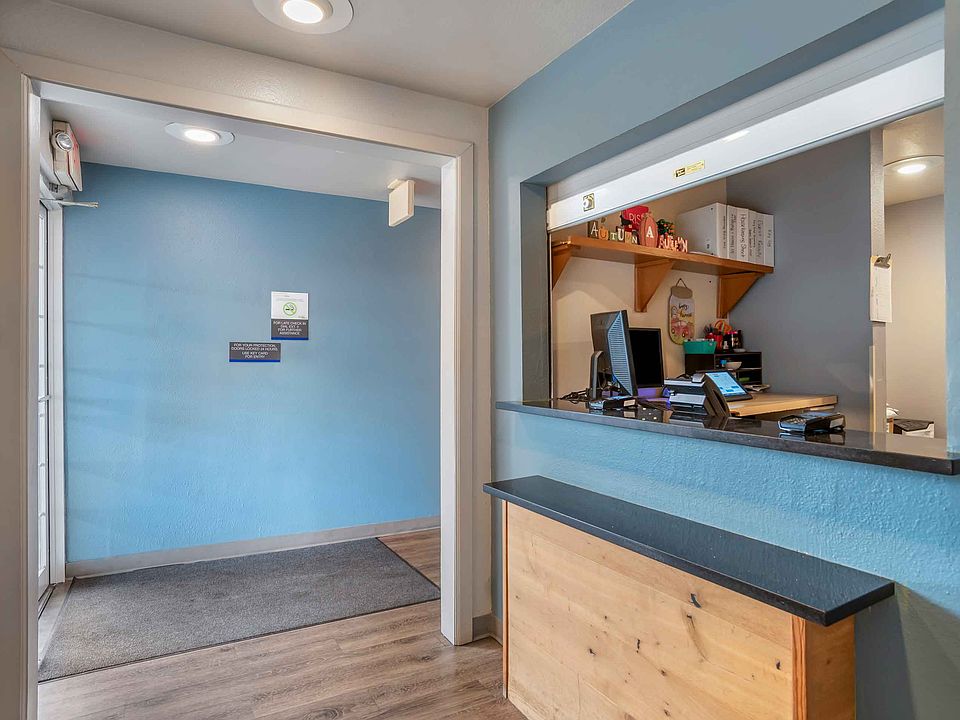 Lobby and Guest Check-in