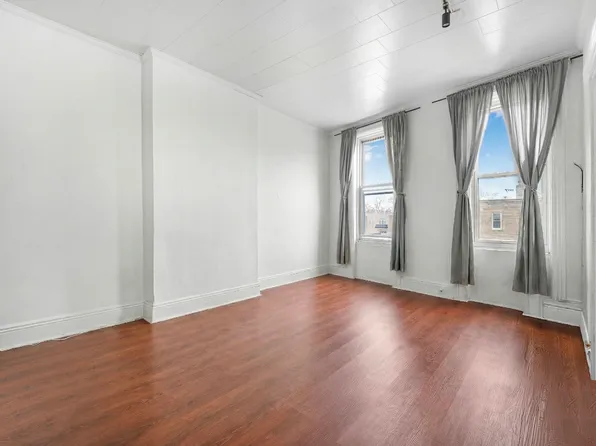 71-18 Myrtle Avenue image 2 of 10