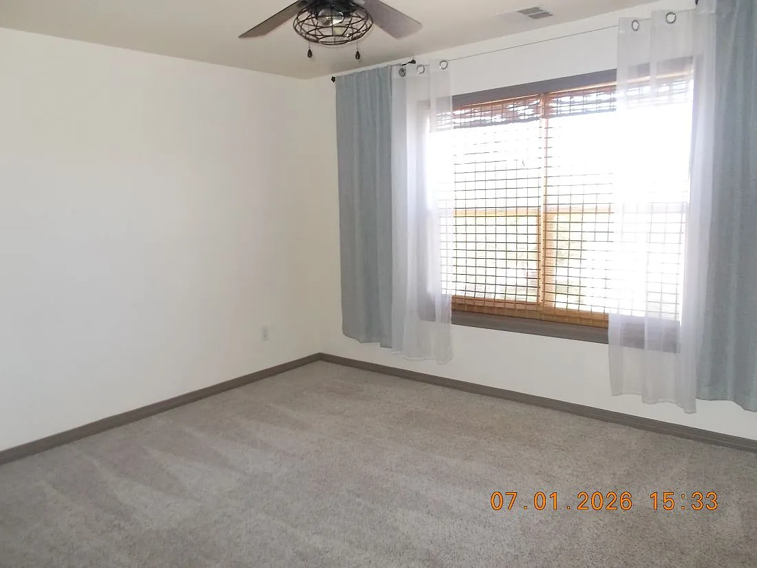 3 bed, 2.5 bath, 1617 sqft, $2,600 — Photo 4