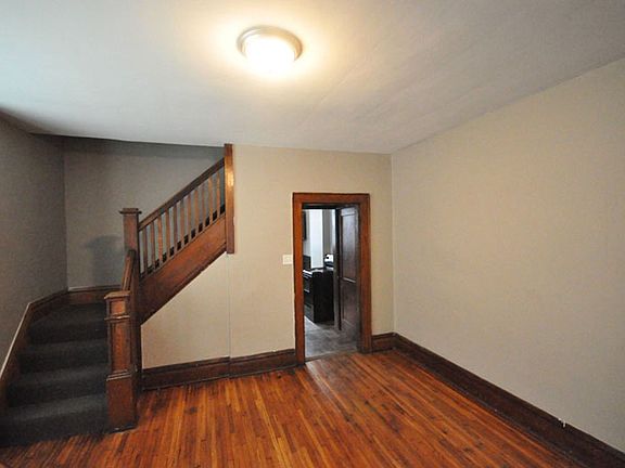 3rd image of 2160-2162 Indianola Ave