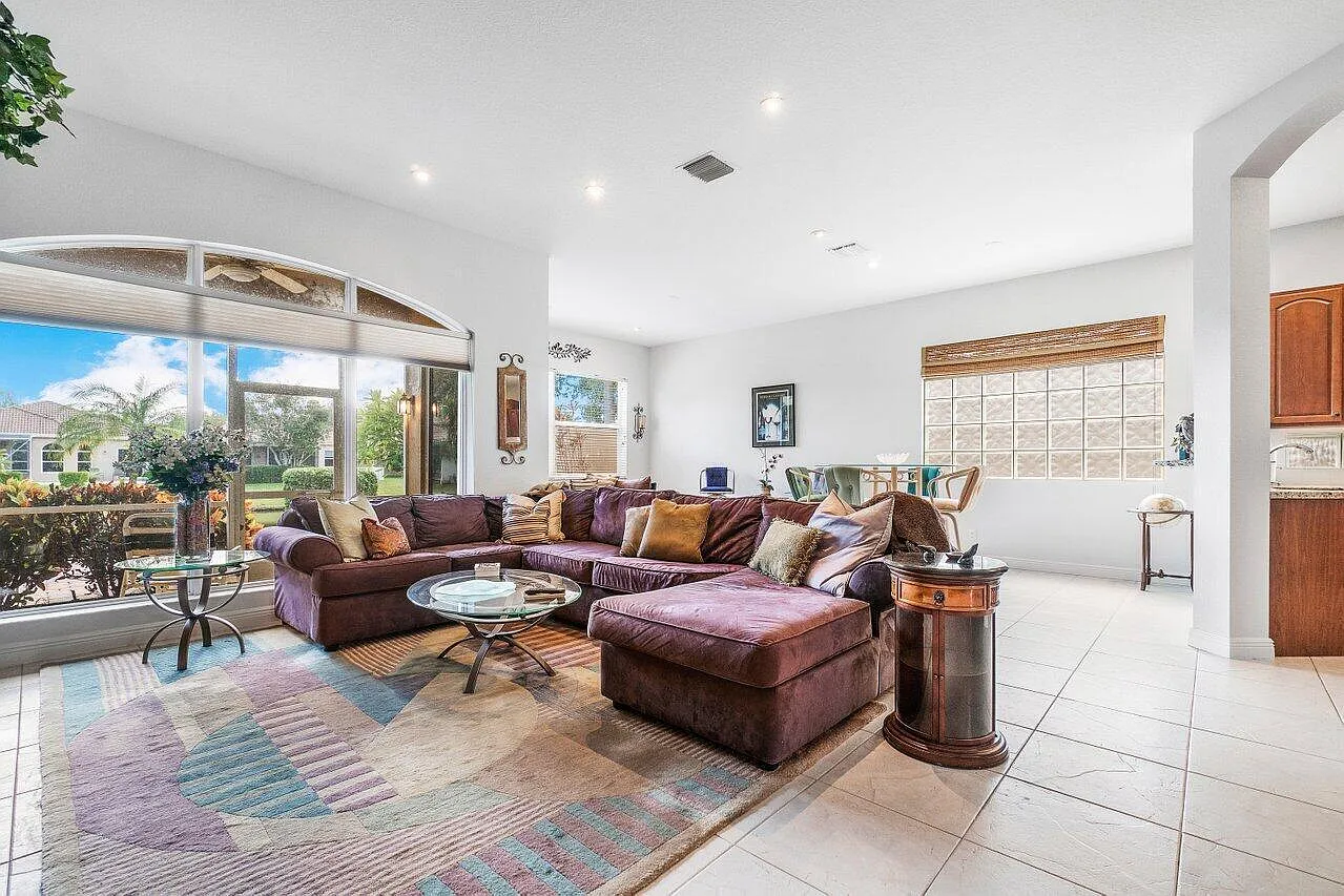 3 bed, 2.0 bath, 2045 sqft, $4,050 — Photo 3