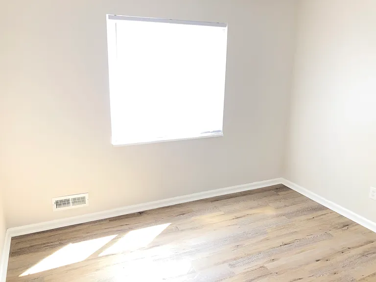 13431 Oak Park Blvd — Photo 9
